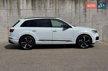 Внедорожник / Кроссовер Audi Q7 2022 в 
