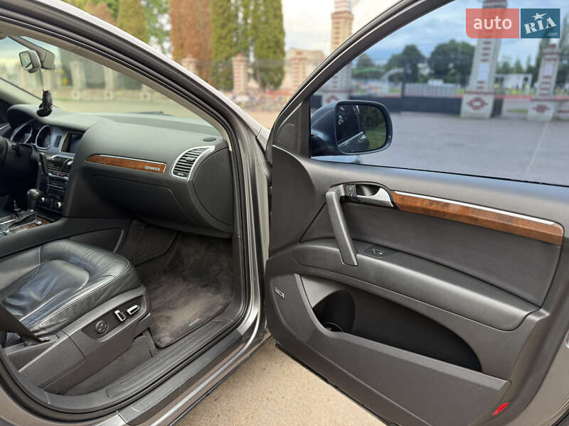 Позашляховик / Кросовер Audi Q7 2011 в Ніжині