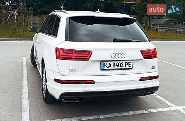 Внедорожник / Кроссовер Audi Q7 2017 в 