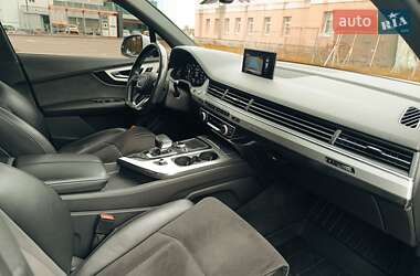 Внедорожник / Кроссовер Audi Q7 2017 в 