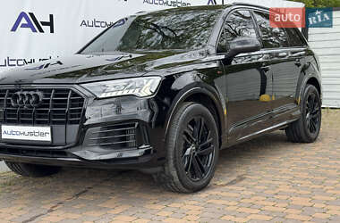 Позашляховик / Кросовер Audi Q7 2020 в 