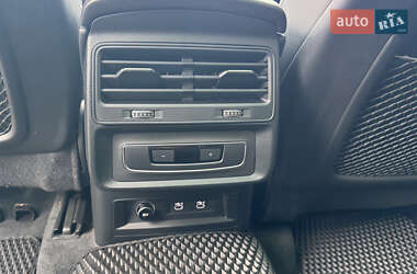 Позашляховик / Кросовер Audi Q7 2020 в 