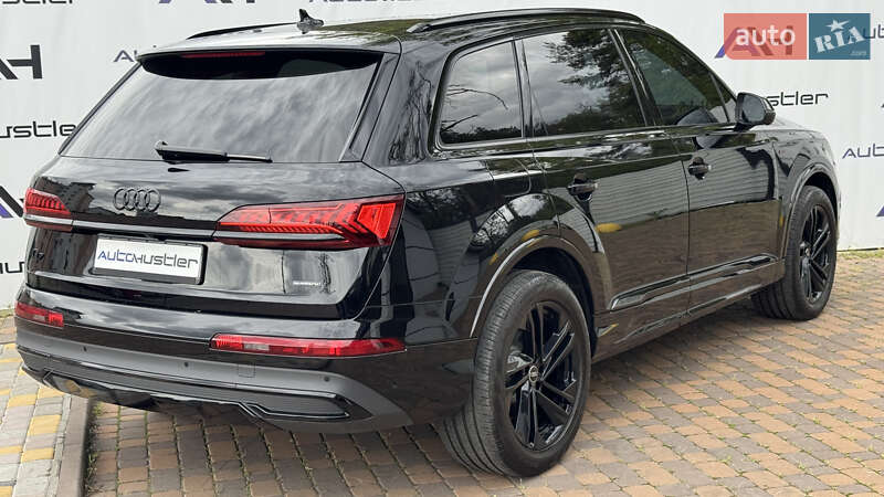 Внедорожник / Кроссовер Audi Q7 2020 в Киеве