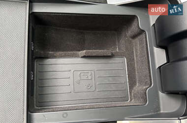 Позашляховик / Кросовер Audi Q7 2020 в 