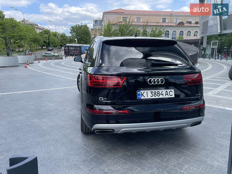 Позашляховик / Кросовер Audi Q7 2018 в Києві