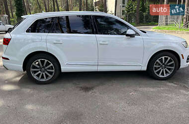 Внедорожник / Кроссовер Audi Q7 2018 в 