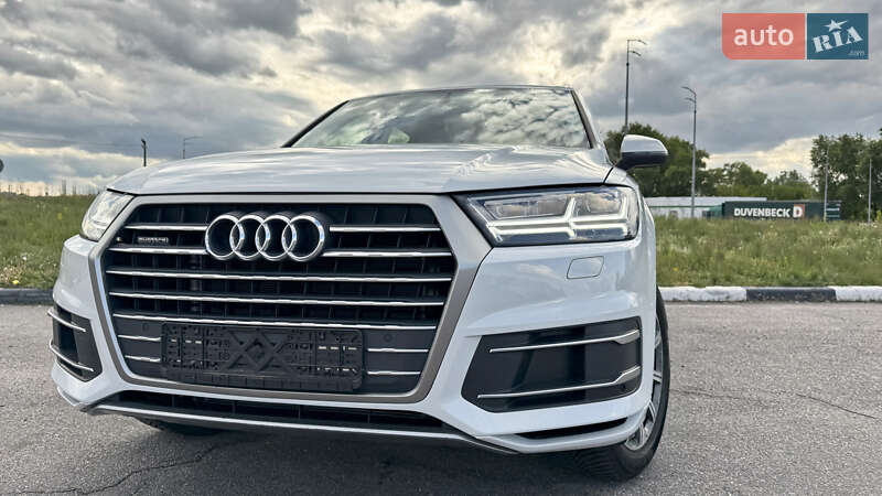 Внедорожник / Кроссовер Audi Q7 2016 в Киеве