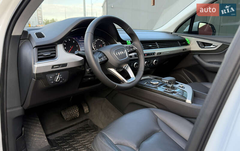 Внедорожник / Кроссовер Audi Q7 2016 в Киеве