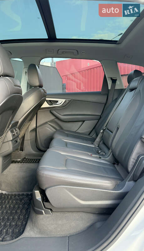 Внедорожник / Кроссовер Audi Q7 2016 в Киеве