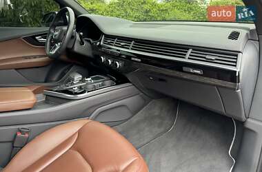 Внедорожник / Кроссовер Audi Q7 2018 в 