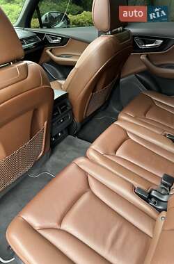 Внедорожник / Кроссовер Audi Q7 2018 в 