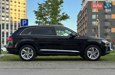 Позашляховик / Кросовер Audi Q7 2020 в 