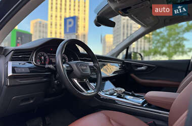 Позашляховик / Кросовер Audi Q7 2020 в 