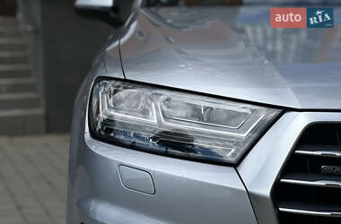 Внедорожник / Кроссовер Audi Q7 2016 в 