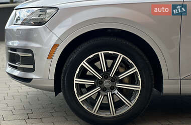 Внедорожник / Кроссовер Audi Q7 2016 в 