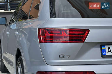 Внедорожник / Кроссовер Audi Q7 2016 в 