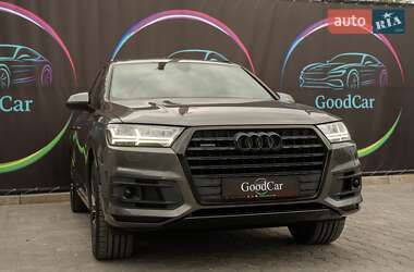 Позашляховик / Кросовер Audi Q7 2018 в 