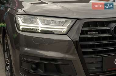 Позашляховик / Кросовер Audi Q7 2018 в 