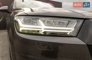 Позашляховик / Кросовер Audi Q7 2018 в 