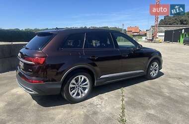Внедорожник / Кроссовер Audi Q7 2021 в 