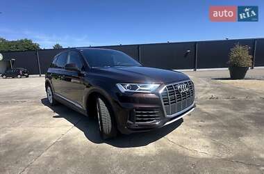 Внедорожник / Кроссовер Audi Q7 2021 в 