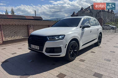 Внедорожник / Кроссовер Audi Q7 2016 в 