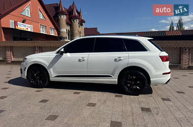 Внедорожник / Кроссовер Audi Q7 2016 в 