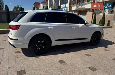 Внедорожник / Кроссовер Audi Q7 2016 в 