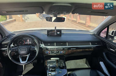 Внедорожник / Кроссовер Audi Q7 2016 в 