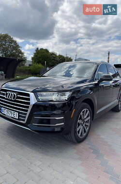 Внедорожник / Кроссовер Audi Q7 2016 в 