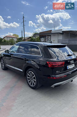 Внедорожник / Кроссовер Audi Q7 2016 в 