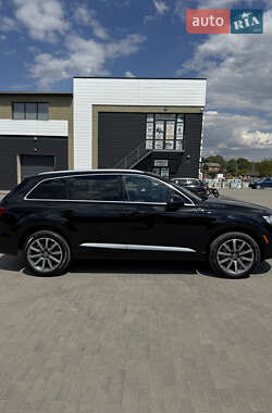 Внедорожник / Кроссовер Audi Q7 2016 в 