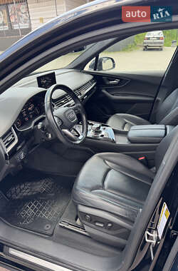 Внедорожник / Кроссовер Audi Q7 2016 в 