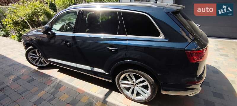 Внедорожник / Кроссовер Audi Q7 2017 в Житомире