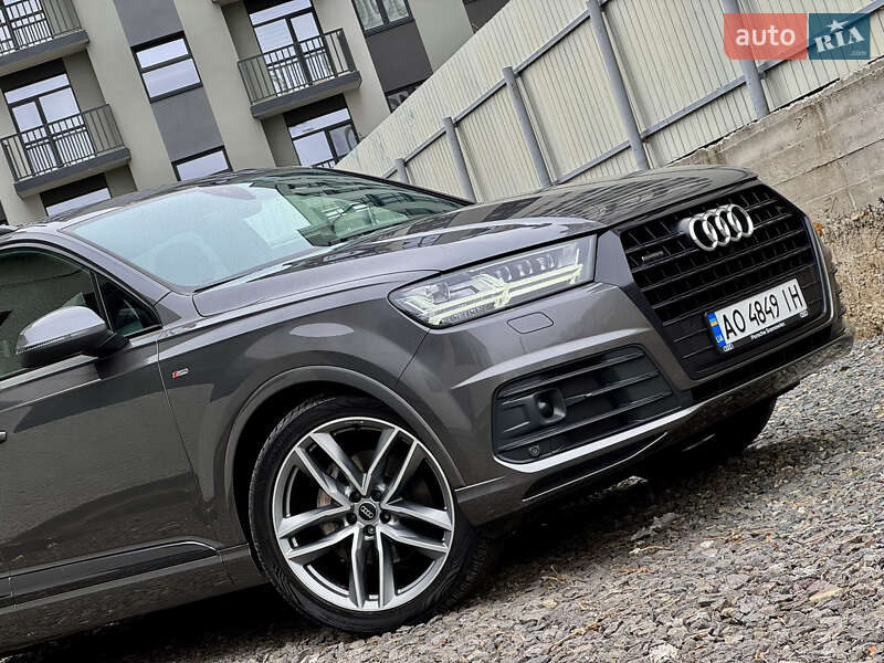Внедорожник / Кроссовер Audi Q7 2018 в Ужгороде