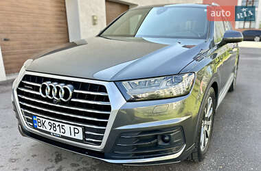 Позашляховик / Кросовер Audi Q7 2016 в 