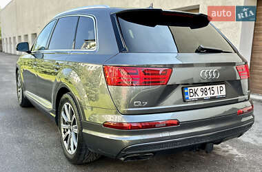 Позашляховик / Кросовер Audi Q7 2016 в 