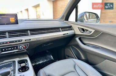 Позашляховик / Кросовер Audi Q7 2016 в 