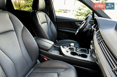 Позашляховик / Кросовер Audi Q7 2016 в 