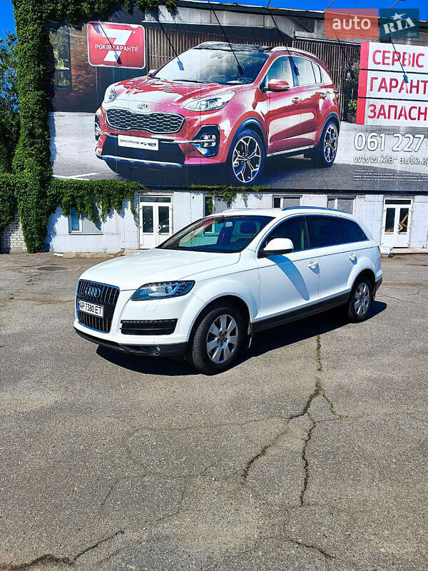Позашляховик / Кросовер Audi Q7 2011 в 