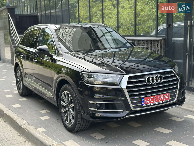 Внедорожник / Кроссовер Audi Q7 2017 в 