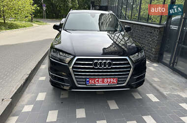 Внедорожник / Кроссовер Audi Q7 2017 в 