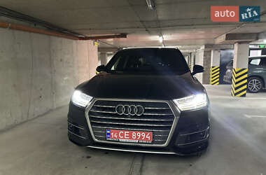 Внедорожник / Кроссовер Audi Q7 2017 в 