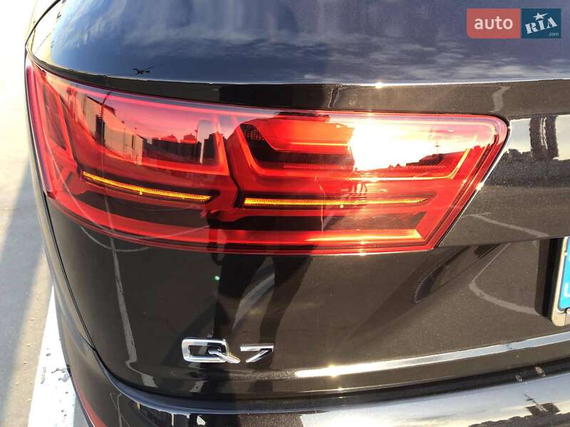 Позашляховик / Кросовер Audi Q7 2019 в Києві