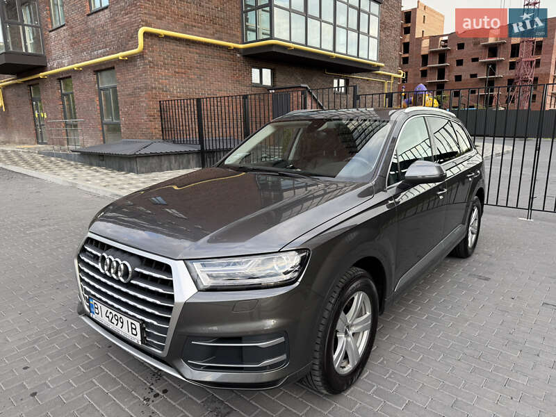 Внедорожник / Кроссовер Audi Q7 2018 в 