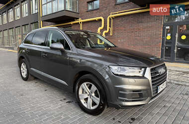 Внедорожник / Кроссовер Audi Q7 2018 в 