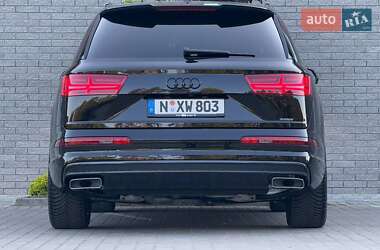 Внедорожник / Кроссовер Audi Q7 2017 в 