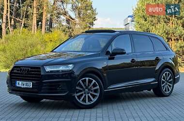 Внедорожник / Кроссовер Audi Q7 2017 в 
