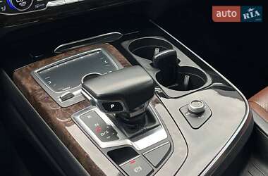 Внедорожник / Кроссовер Audi Q7 2017 в 