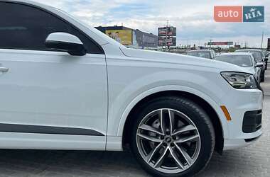 Внедорожник / Кроссовер Audi Q7 2017 в 
